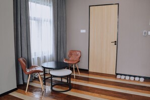 Presidential Room | Living area | 51-inch Smart TV with cable channels, TV - Fan's Hotel Baybay (Baybay City)