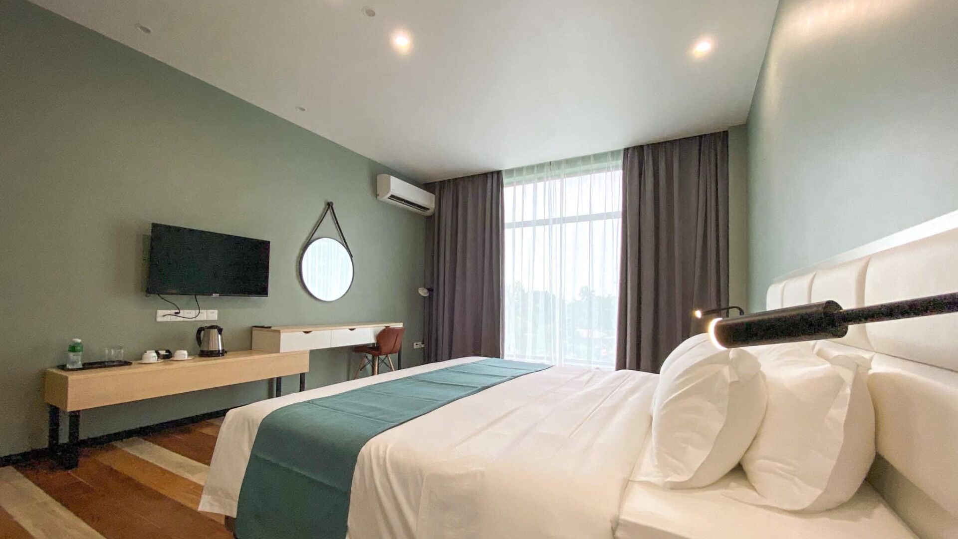 Executive Room | Hypo-allergenic bedding, individually decorated, individually furnished