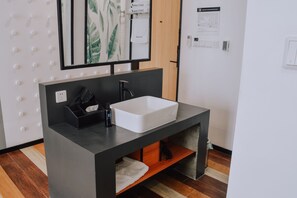 Executive Room | Bilik Mandi | Kelengkapan dandanan diri percuma, pengering rambut, selipar, bidet 