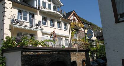 Apartment Herrenberg, gr. Sun terrace in Valwig, 3km from Cochem