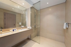 Bathtub, hair dryer, bidet, towels