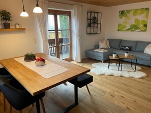 TV, books - Vacation apartment Hofleben Reiner (Neukirchen vorm Wald)