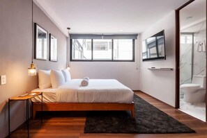 1 habitación, tabla de planchar con plancha, cuna de viaje y wifi 