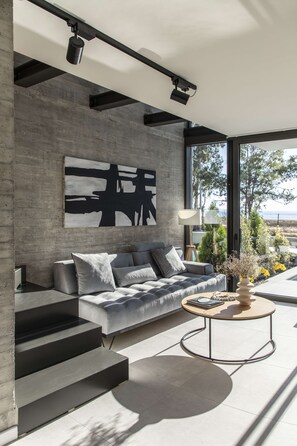 Signature Villa | Premium bedding, memory foam beds, in-room safe, individually decorated - IKIES3 (Volos)