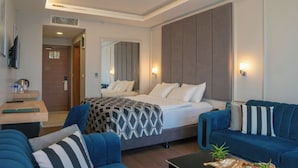 Deluxe Room | Premium bedding, down comforters, in-room safe, laptop workspace - Sakarya Hotel (Adapazari)