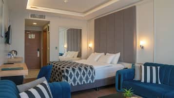 Deluxe Room | Premium bedding, down comforters, in-room safe, laptop workspace