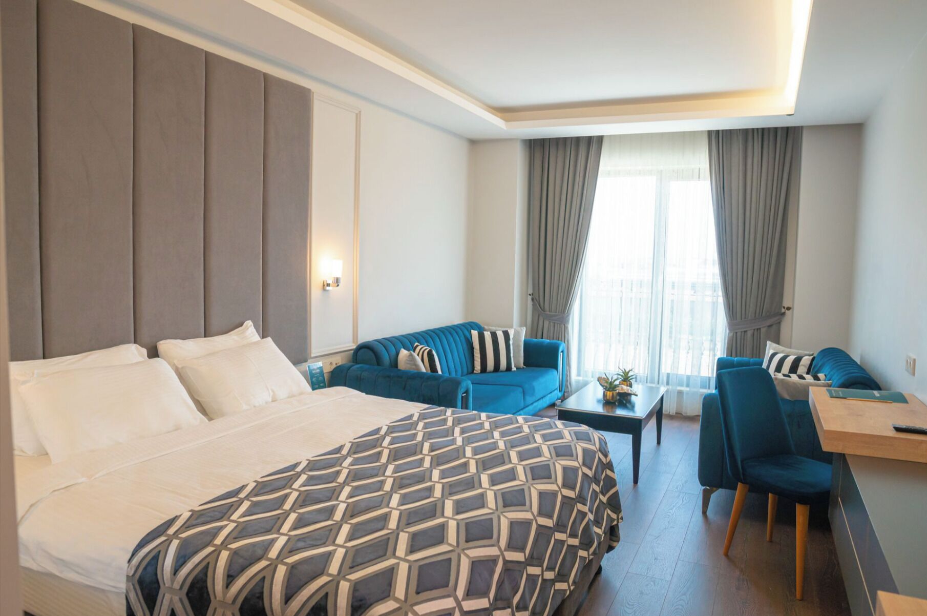 Habitación Deluxe | Ropa de cama de alta calidad y edredón 