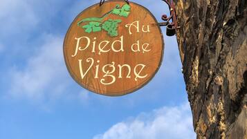 ด้านหน้าที่พัก