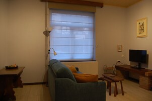 Comfort Apartment | Living area | 30-cm flat-screen TV with cable channels, TV