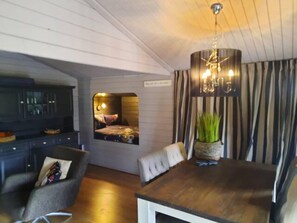 Cottage | Interior - Prive Jacuzzi, Cows, Dairyfarm, Relaxing, Sleeping (Hitzum)
