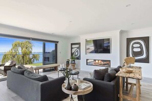 TV, fireplace, offices