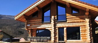 Chalet montagne neuf 4* avec WI FI et jacuzzi 10 personnes plus 2 pers sup