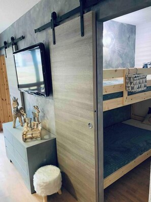 2 bedrooms