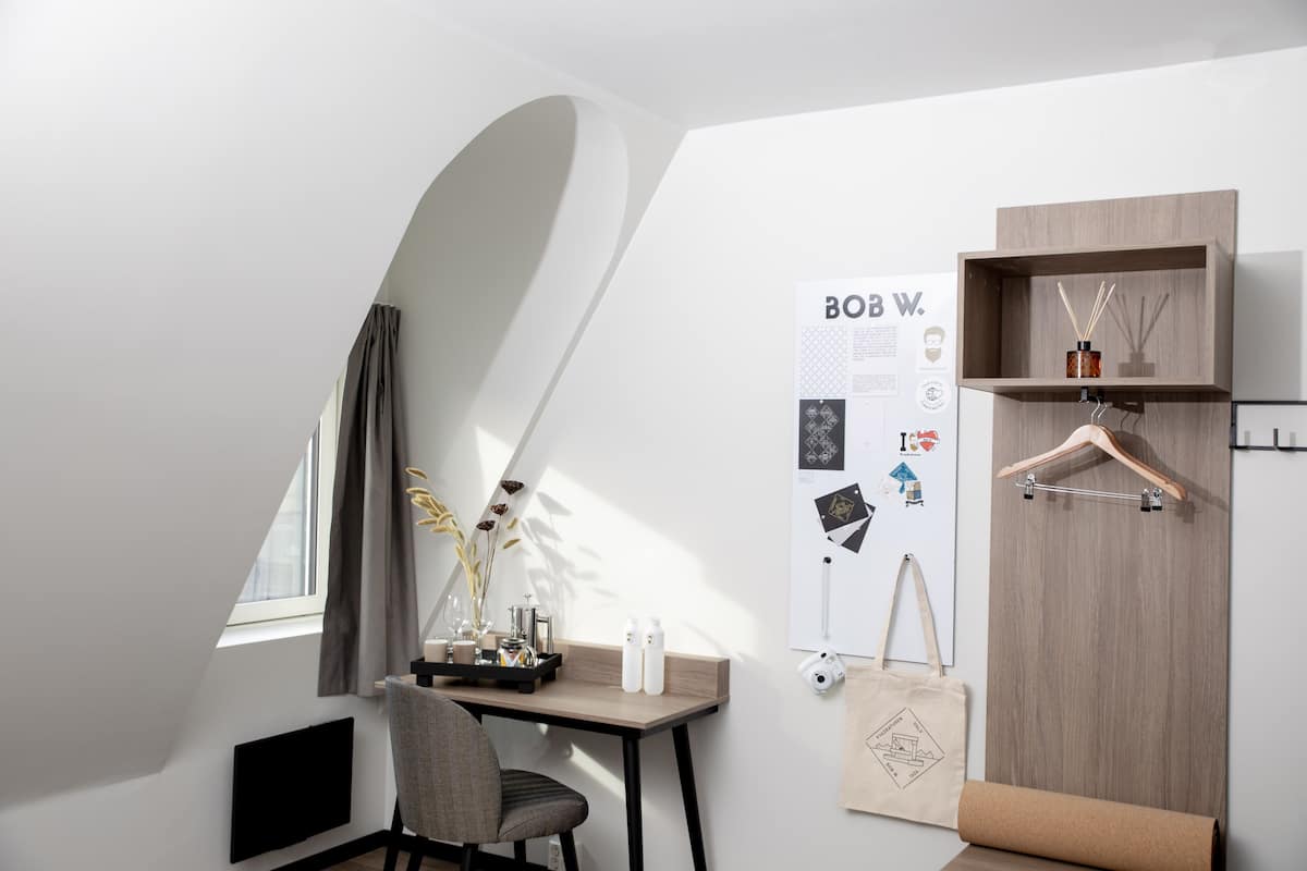 Comfy | Een bureau, een strijkplank/strijkijzer, gratis wifi, beddengoed