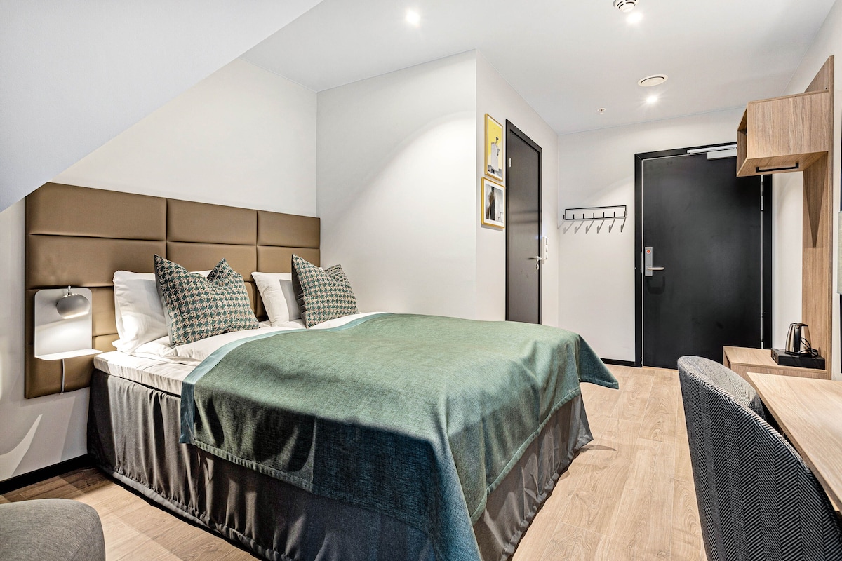 Desk, iron/ironing board, free WiFi, bed sheets