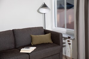 HomeyPlus | Skrifborð, straujárn/strauborð, ókeypis þráðlaus nettenging, rúmföt