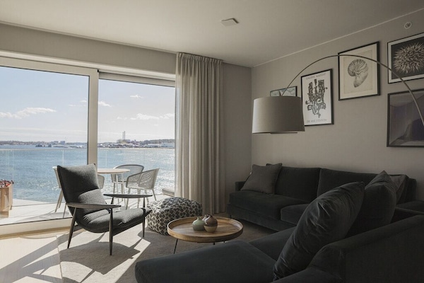 Suite | Area keluarga | Smart TV 26-inci dengan saluran TV digital dan TV