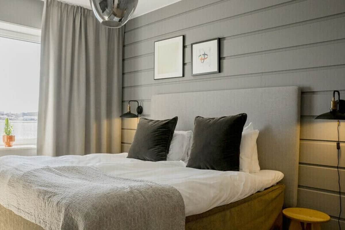 Classic Suite | 1 bedroom, premium bedding, pillowtop beds, in-room safe
