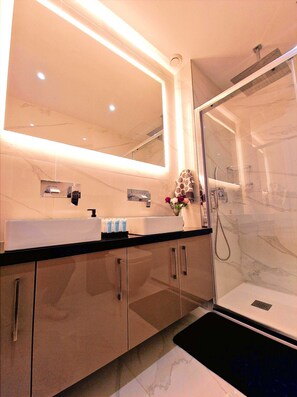 Standard Apartment | Bathroom - Sveltos Residence Suites (Larnaca)