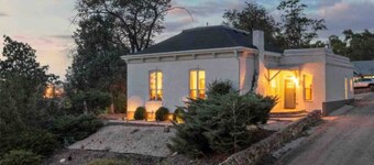 The Cottage-Historical Home Valley Views! (S)