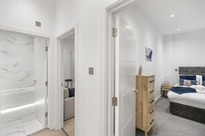 1 bedroom, iron/ironing board, travel crib, free WiFi - Silver Mansion (London)