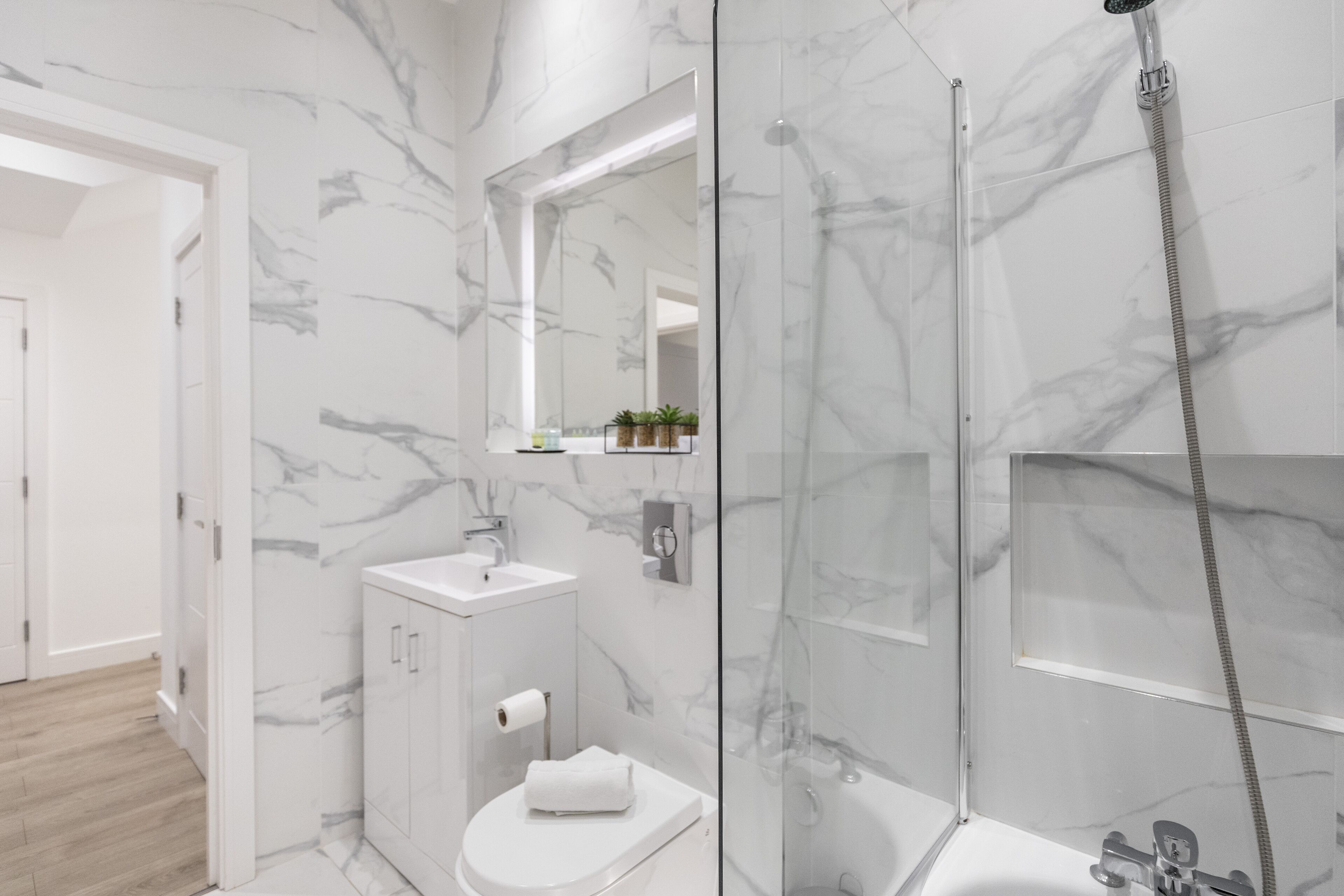 Combined shower/bathtub, hair dryer, towels, soap