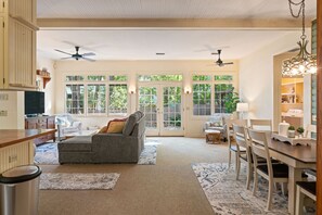 TV - Palmetto Cottage sleeps 8 and walk to the Village (St Simons Island)