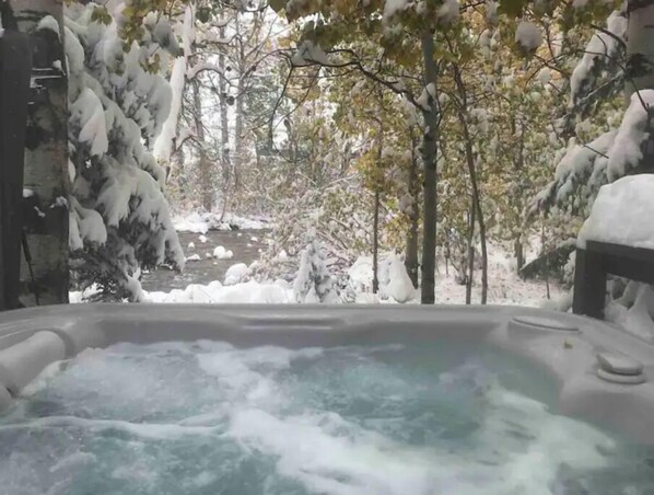 Outdoor spa tub