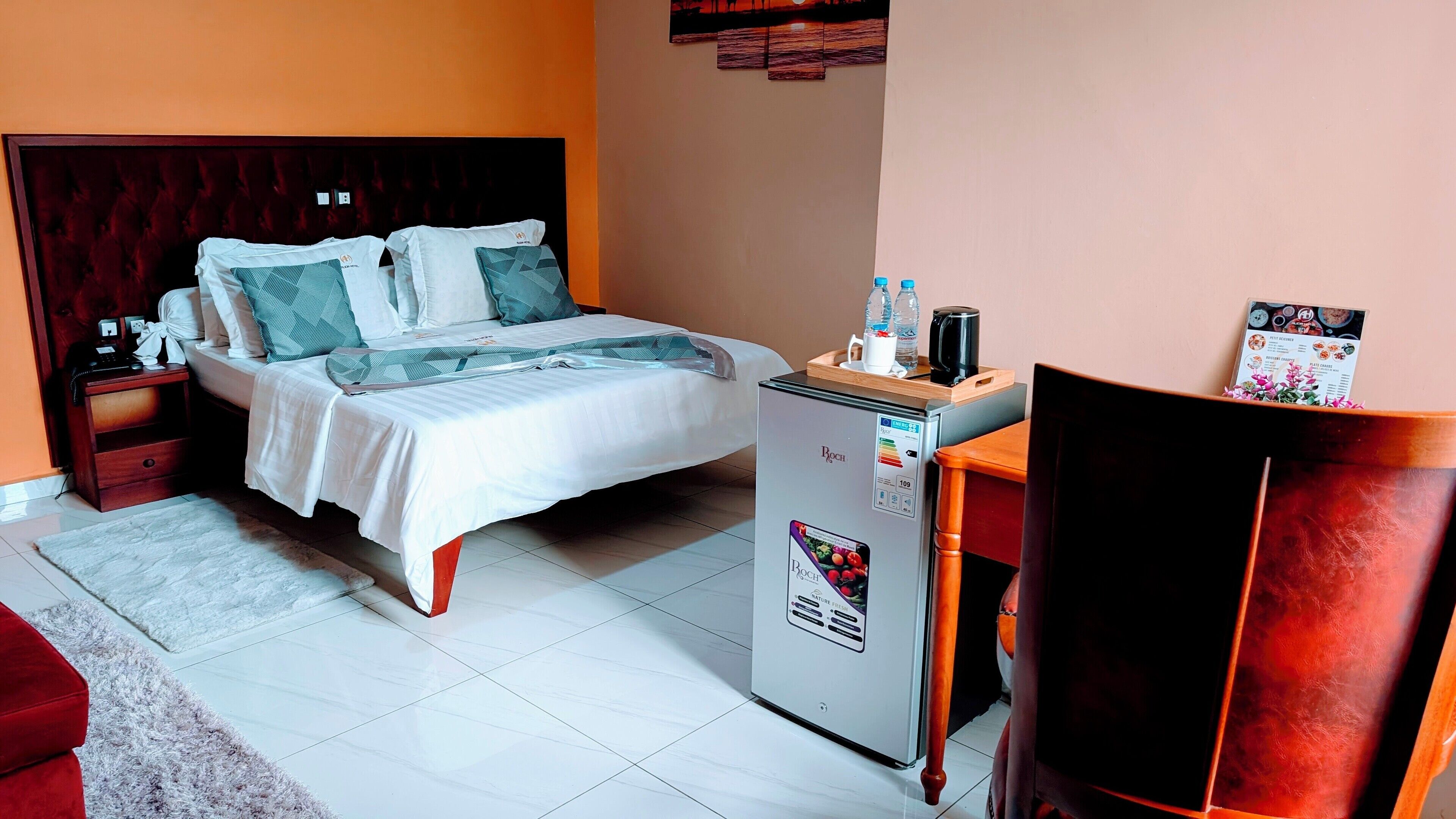 Deluxe dubbelrum | Skrivbord, arbetsyta för laptop, mörkläggningsgardiner och gratis wi-fi