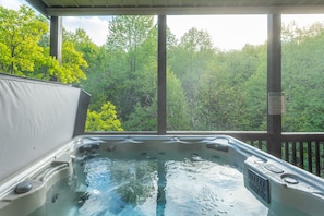 Bañera de hidromasaje al aire libre