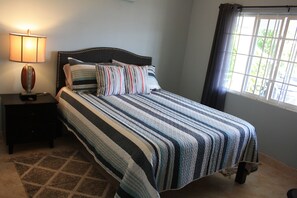 Memory-foam beds, laptop workspace, blackout curtains - Soleil de la Palms (St. Ann's Bay)