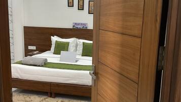 9 bedrooms, WiFi, bed sheets