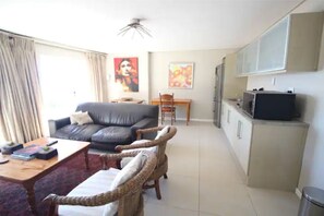 Smart TV - Sea view apartment with solar power (Cape Town)