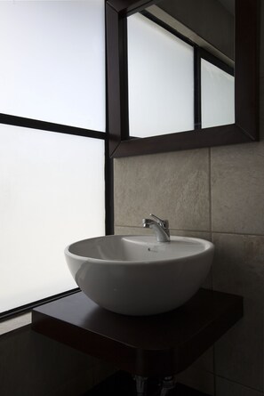 Executive Room | Bilik Mandi | Kelengkapan dandanan diri percuma, pengering rambut 