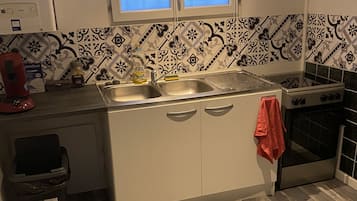 KylskÄp, mikrovÄgsugn, ugn och spishÀll