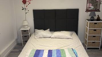 1 bedroom, iron/ironing board, free WiFi