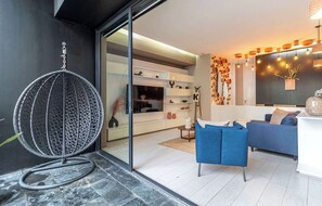 Interior - Magenta by Kukun Summ (Ciudad de México)