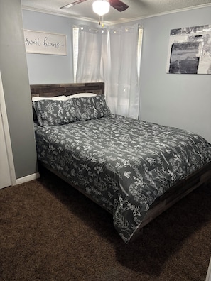 3 bedrooms, iron/ironing board, free WiFi, bed sheets - Cozy 3-bedroom residential home (Waverly)