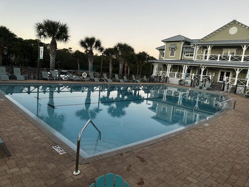 Awesome St George Island Home, Walk to Beach! PET FRIENDLY