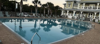 Awesome St George Island Home, Walk to Beach! PET FRIENDLY