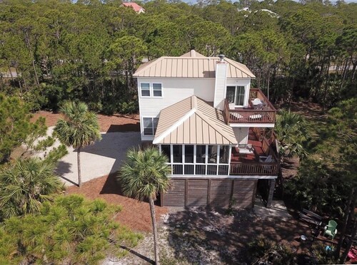 Awesome St George Island Home, Walk to Beach! PET FRIENDLY