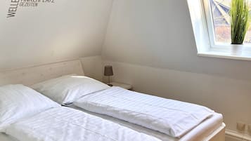 1 habitación, tabla de planchar con plancha, cuna de viaje y wifi