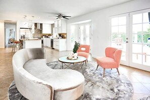 Smart TV, fireplace - The Palm Springs Luxury Estate (Palm Springs)