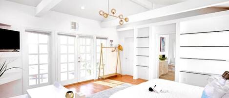 4 bedrooms, travel cot, WiFi