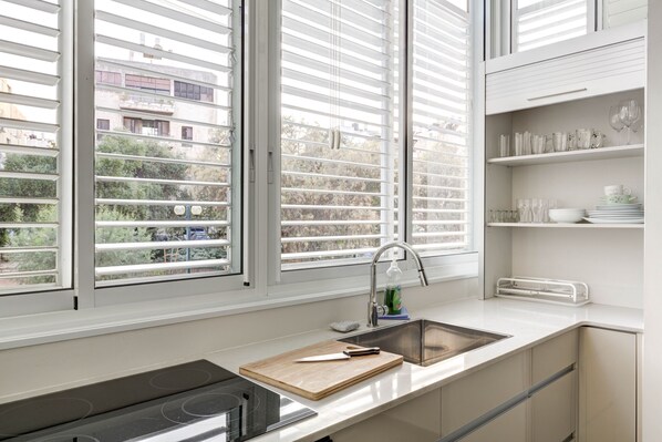 Basic Apartment | Private kitchen - Central17 by TLV2RENT (Tel Aviv)