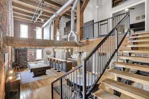 Luxury 3 Bedroom Downtown Penthouse Loft