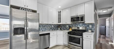 Exclusive House | Private kitchen | Full-size fridge, microwave, oven, stovetop