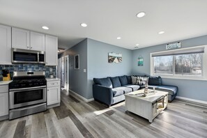 Living area - Waterfront Beach House (Barnegat)