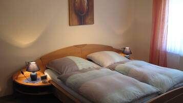 1 Schlafzimmer, Reisekinderbett, kostenloses WLAN, Bettwäsche