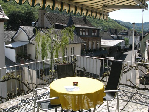 Vacation apartment Nikolausberg, gr. Sun terrace in Valwig, 3 km from Cochem